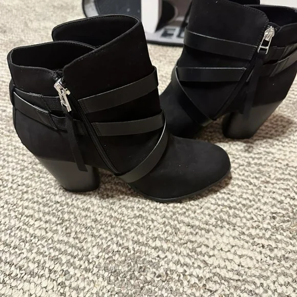 NWOT size 9w torrid ankle booties blk..excellent condition so cute - Picture 3 of 5